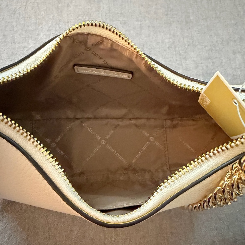 Michael Kors light cream small leather pouchette. - Picture 4 of 6